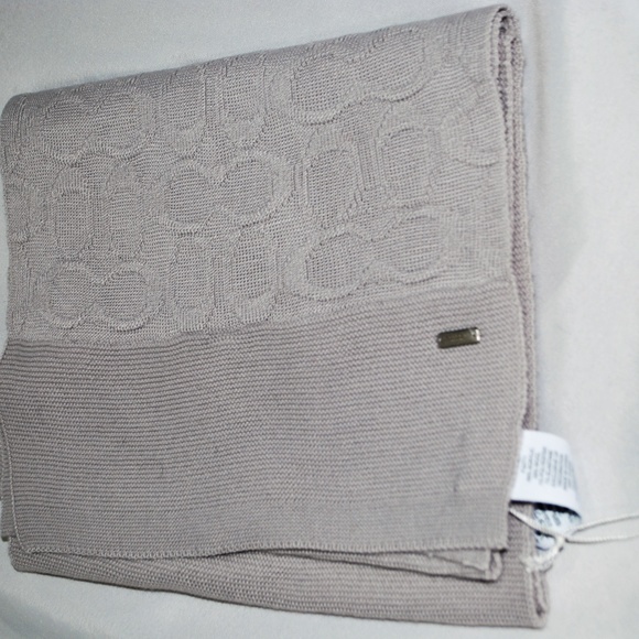 COACH EMBOSSED SIGNATURE KNIT SCARF F32711 - Picture 1 of 3